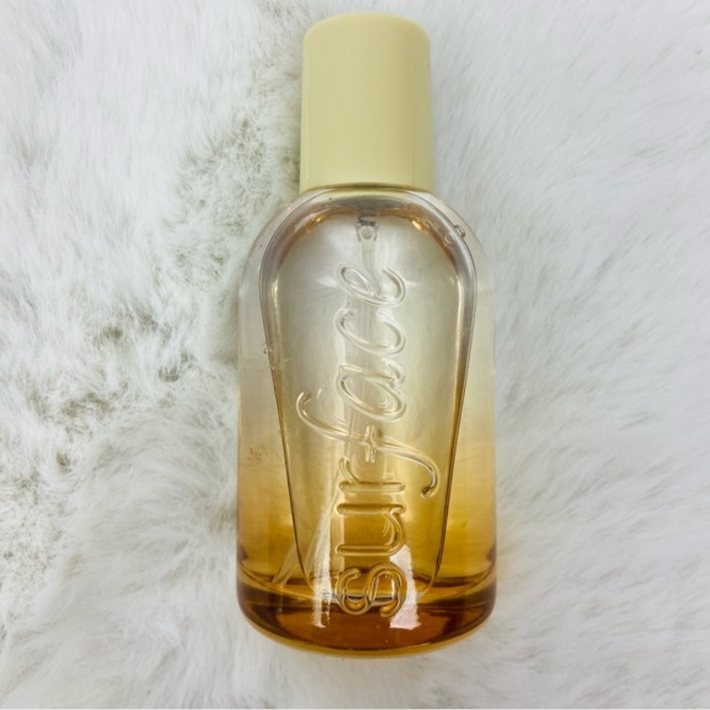 Surface Eau de Parfum trace violet Spray a lightweight everyday sent